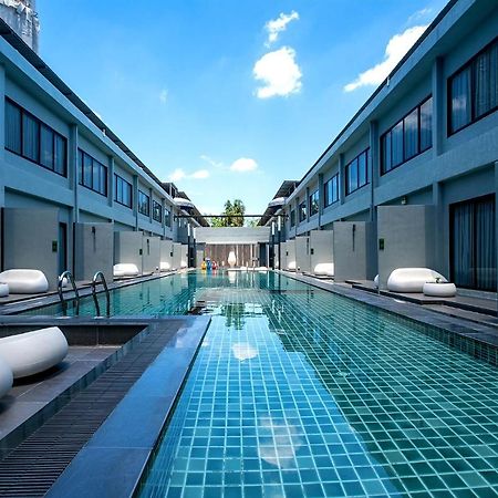 S Ratchada Leisure Hotel - Sha Plus Bangkok Exteriér fotografie The swimming pool at the hotel