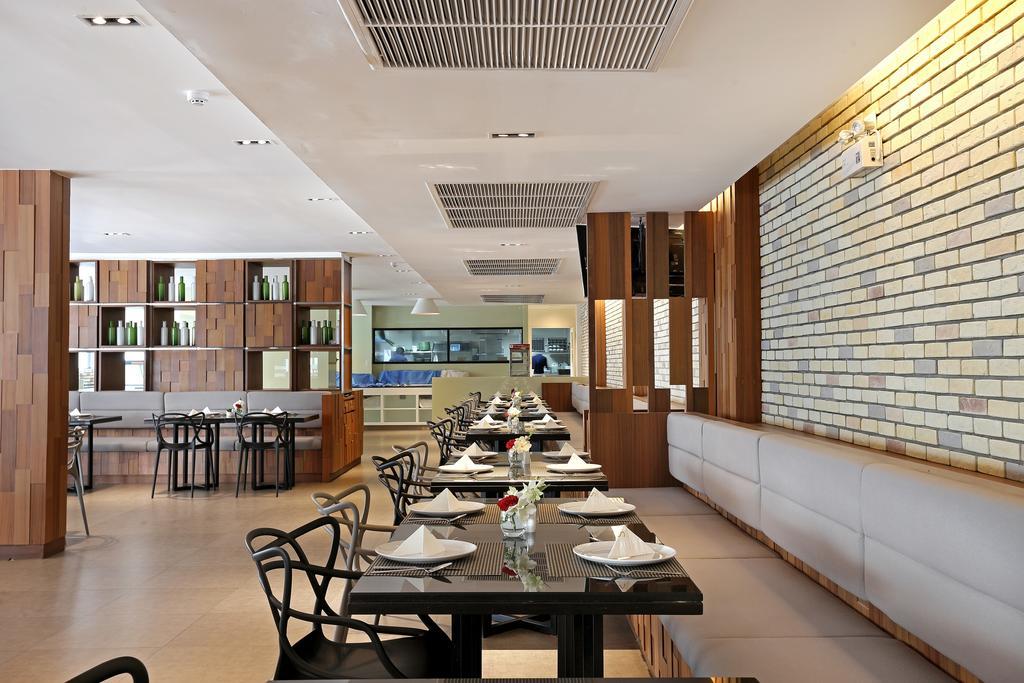 S Ratchada Leisure Hotel - Sha Plus Bangkok Exteriér fotografie The interior of the restaurant