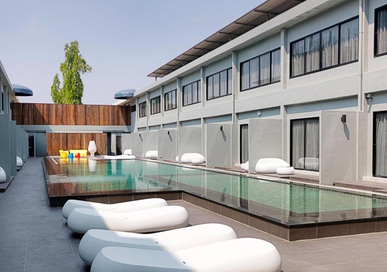 S Ratchada Leisure Hotel - Sha Plus Bangkok Exteriér fotografie The hotel's pool
