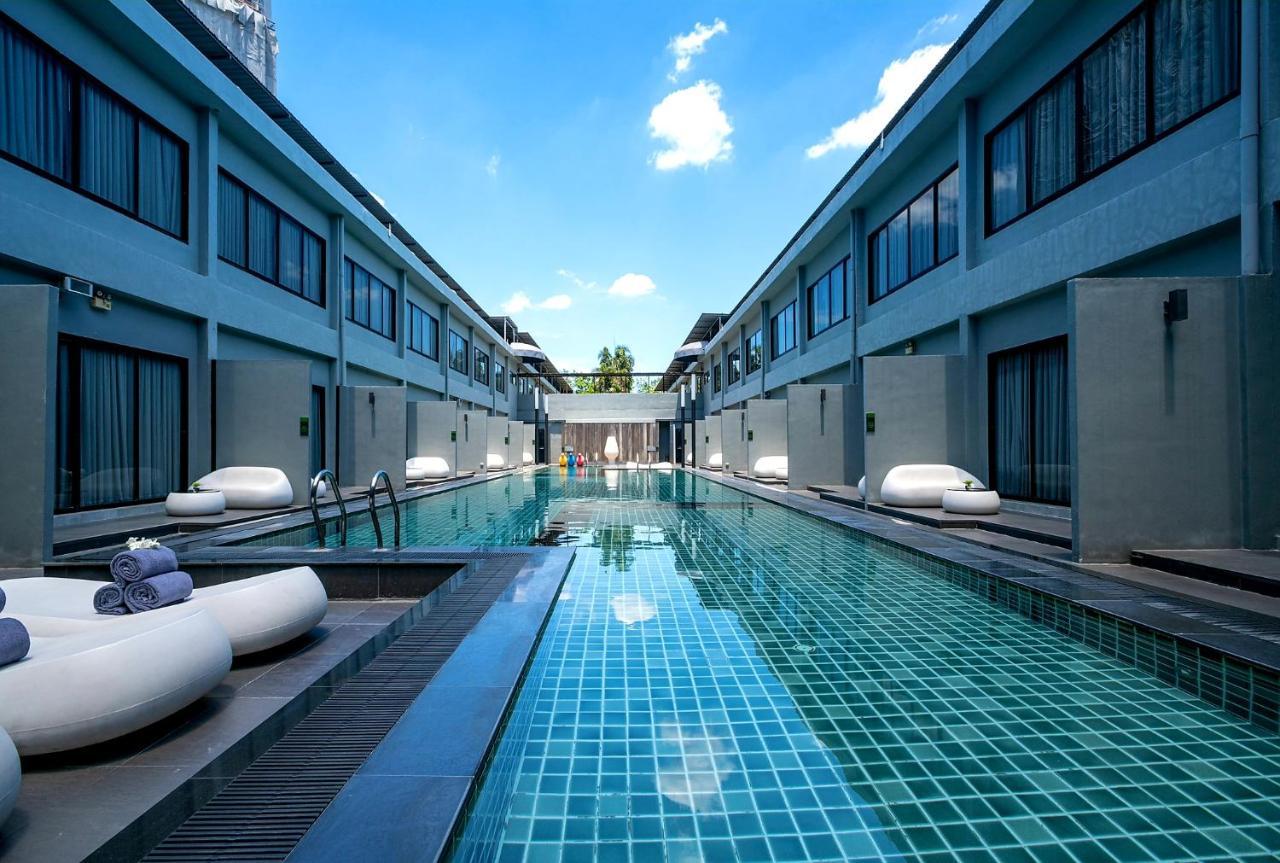 S Ratchada Leisure Hotel - Sha Plus Bangkok Exteriér fotografie The swimming pool at the hotel