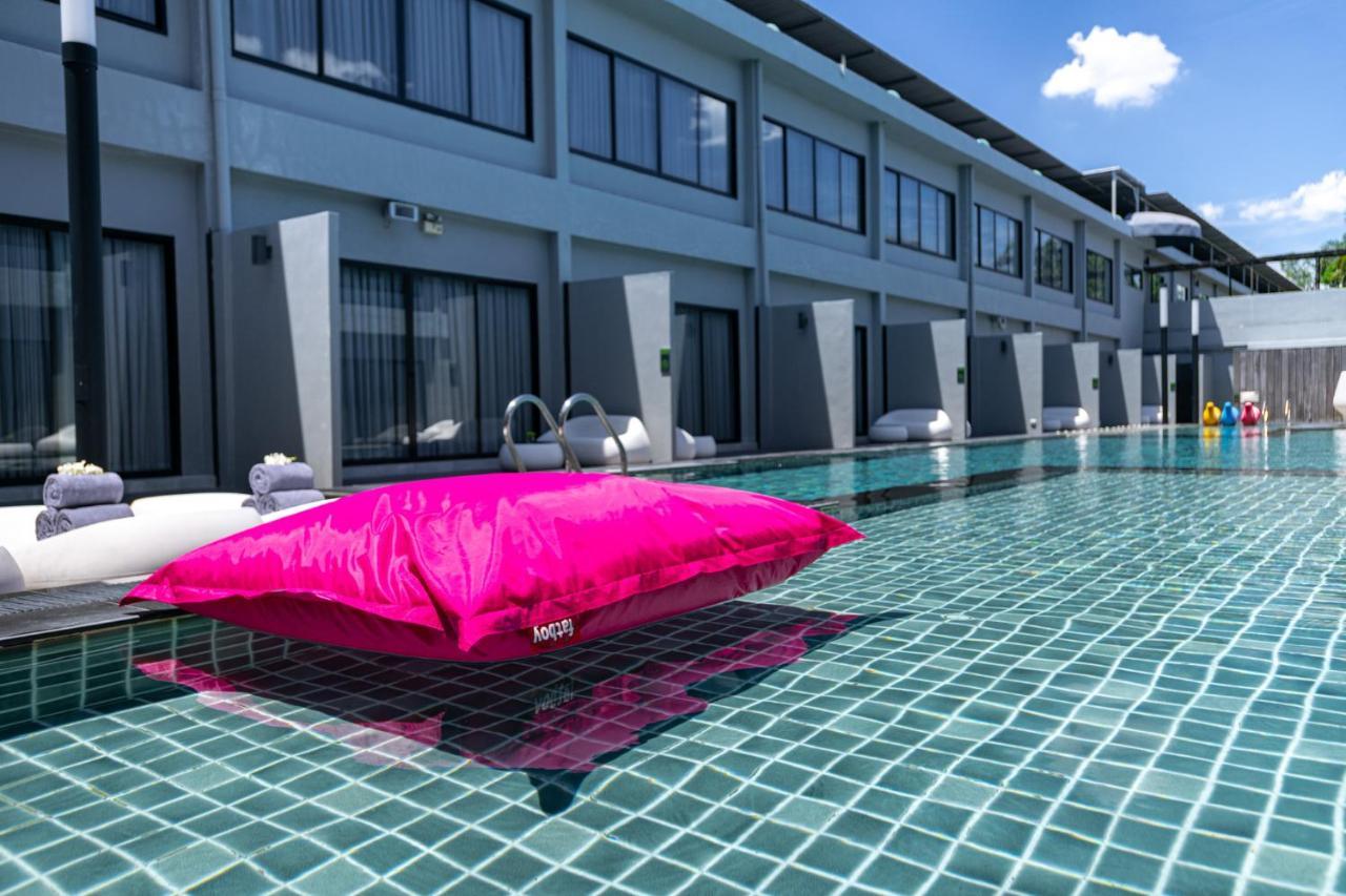 S Ratchada Leisure Hotel - Sha Plus Bangkok Exteriér fotografie The swimming pool at the hotel