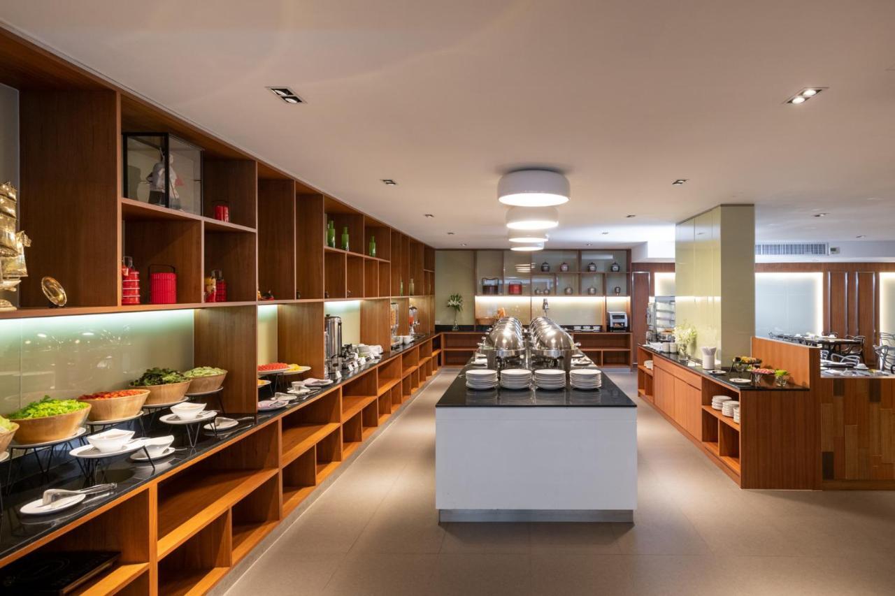 S Ratchada Leisure Hotel - Sha Plus Bangkok Exteriér fotografie The buffet at the lounge