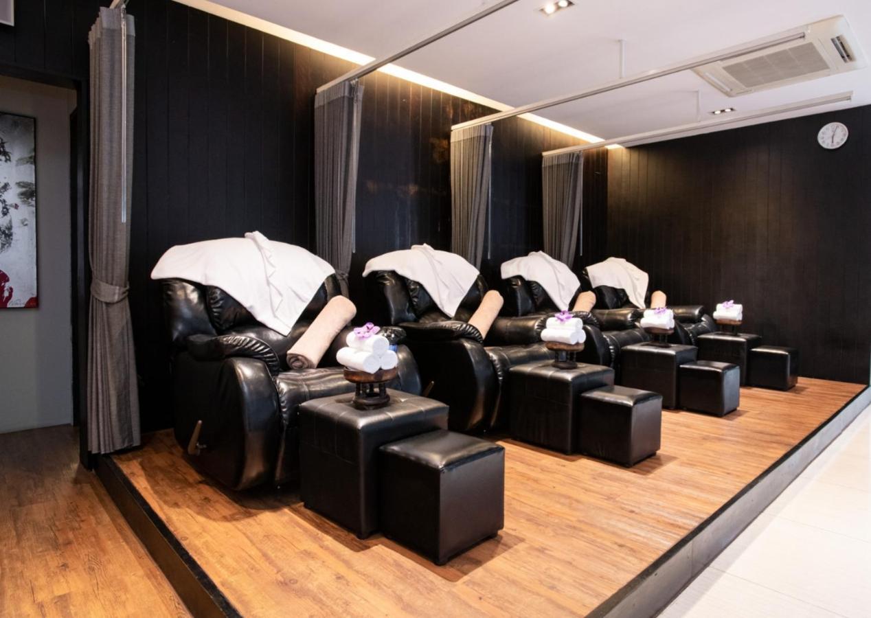 S Ratchada Leisure Hotel - Sha Plus Bangkok Exteriér fotografie Massage chairs